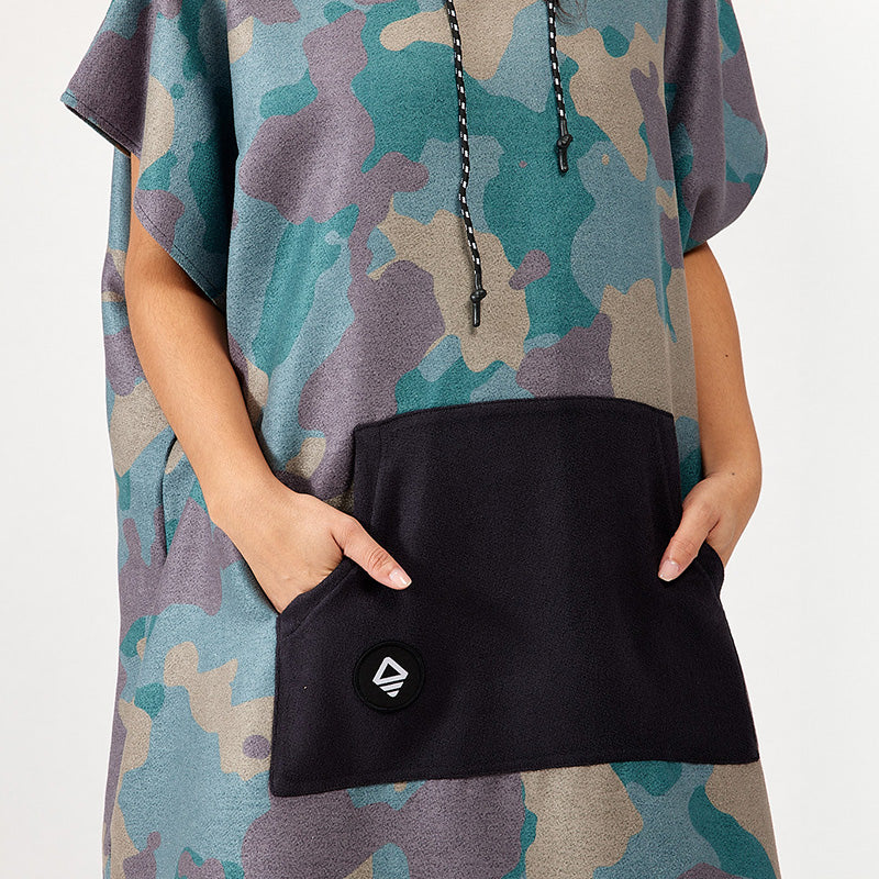 Changing Poncho: Camo Green – Nomadix