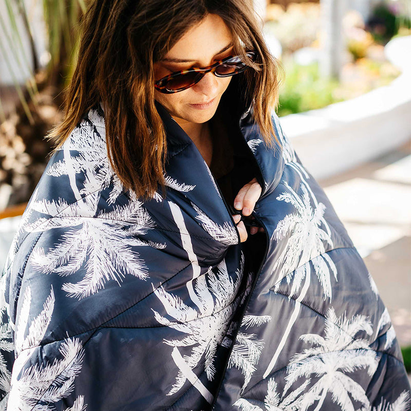 Puffer Blanket: Bunch Palms Black