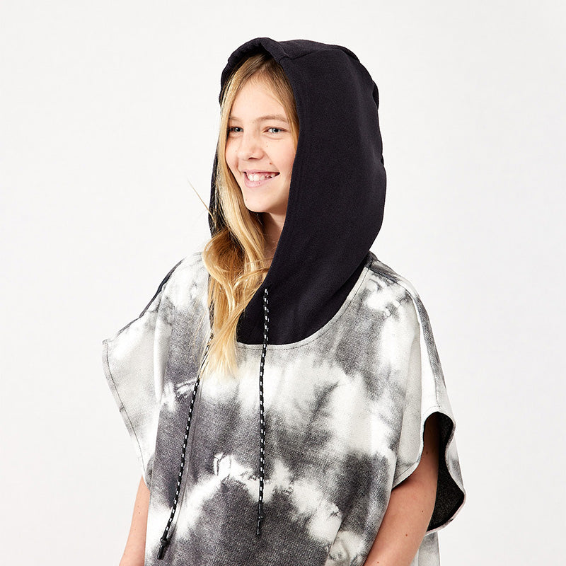 Tie Dye Black and White Surf Changing Poncho Nomadix